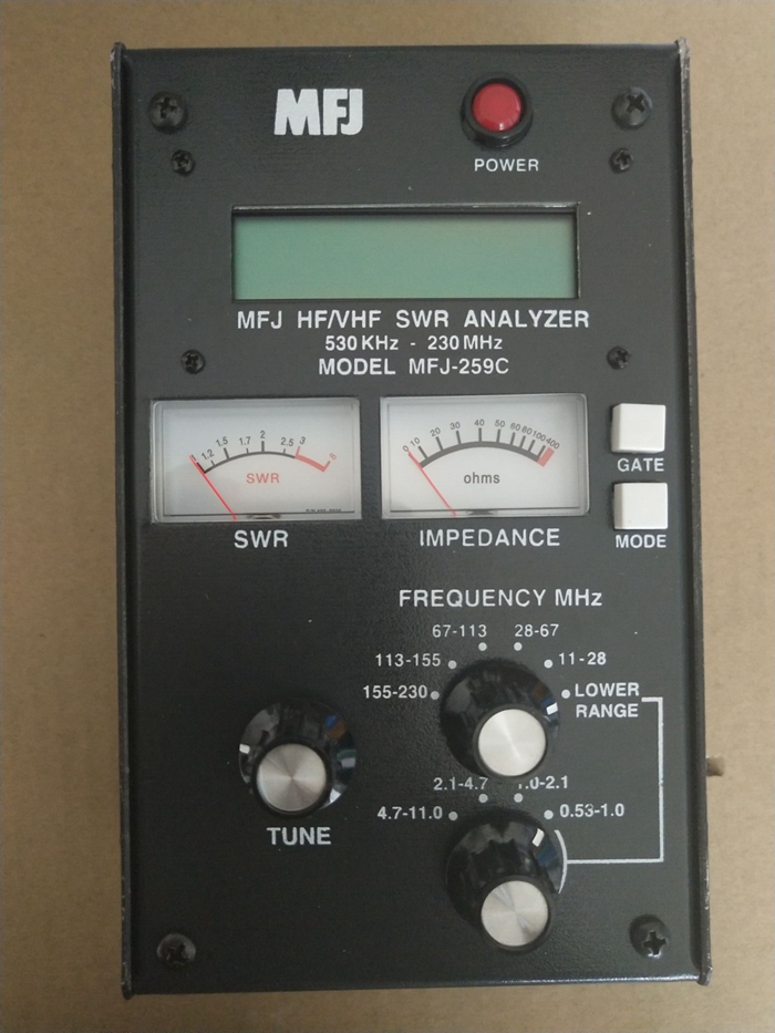 FMUSER MFJ-259D 0.53 MHz-230 MHz SWR אַנטענע אַנאַלייזער ימפּידאַנס טעסטער אָפטקייַט טאָמבאַנק רף סיגנאַל גענעראַטאָר קעגנשטעל / רעאַקטיאָן / קאָאַקסיאַל אַנאַליזער קאַפּאַסיטאַנס / ינדאַקטאַנס מעטער