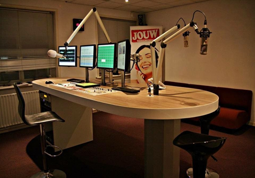 How to Design a FM/TV Radio Studio – Part 3: Retro Style Studio Layout ...